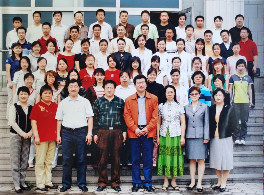 2005届公共事业管理专业毕业合照